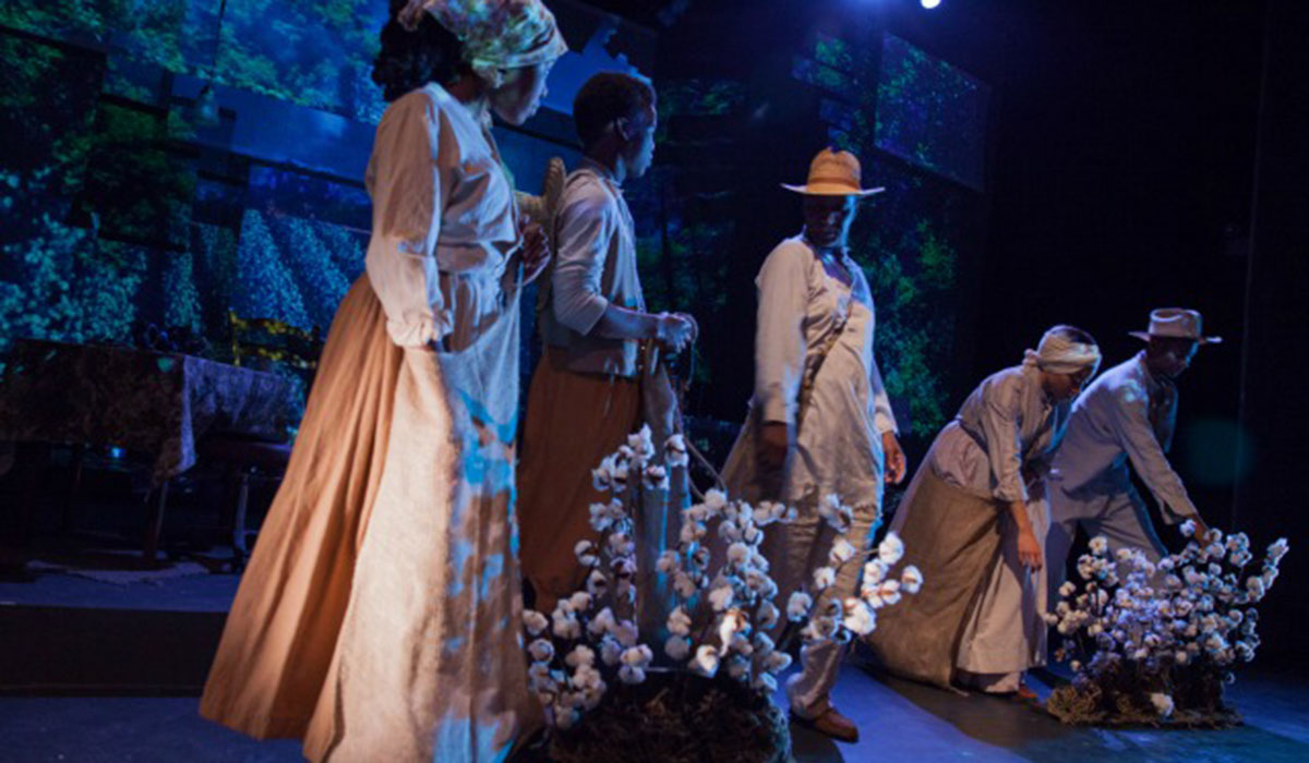 Women picking up cotton